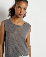 Dum Round Neck Vest