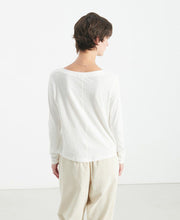 Gami V Neck LS Tee