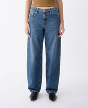 Avril Mid Rise Wide Leg Moment Mid Blue Jean