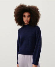 East High Neck Knit