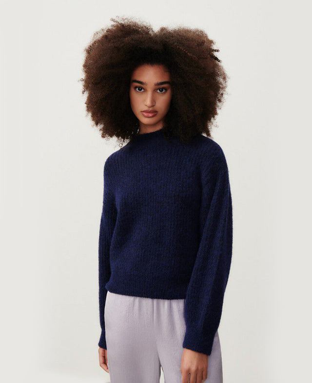 East High Neck Knit